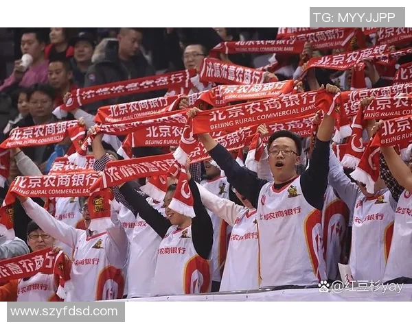 广州足球队状态变革引发热议球迷期待新篇章的崛起与挑战 广州足球队状态变革引发热议球迷期待新篇章的崛起与挑战